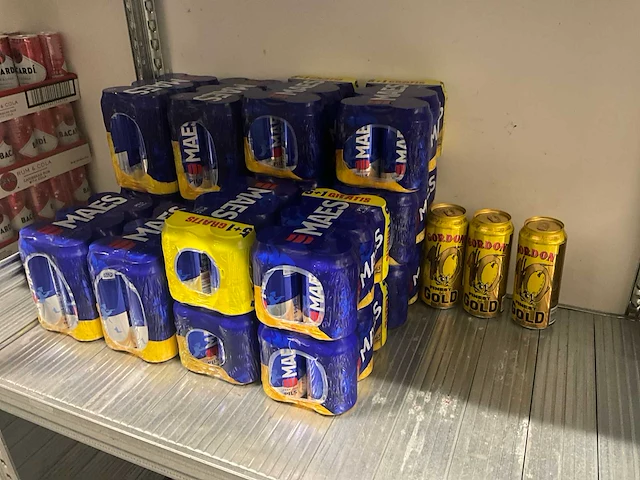 Diverse alcoholische dranken - afbeelding 11 van  13