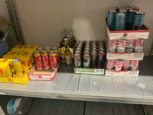 Diverse alcoholische dranken - afbeelding 12 van  13