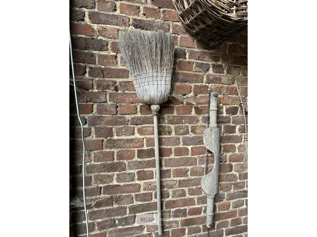 Diverse antieke werktuigen - afbeelding 8 van  8