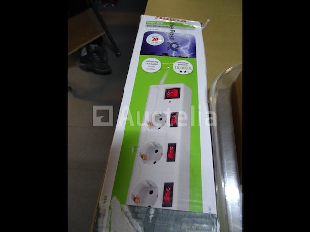 Diverse artikelen (stekkerdozen, verfbakjes, spuitpistool, ... (zie details) - afbeelding 1 van  7