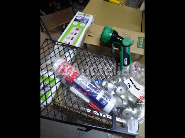 Diverse artikelen (stekkerdozen, verfbakjes, spuitpistool, ... (zie details) - afbeelding 2 van  7