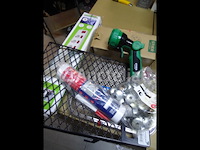 Diverse artikelen (stekkerdozen, verfbakjes, spuitpistool, ... (zie details) - afbeelding 2 van  7