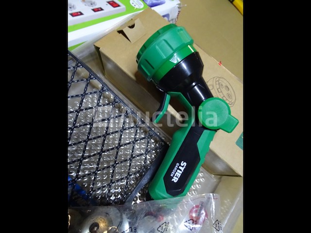 Diverse artikelen (stekkerdozen, verfbakjes, spuitpistool, ... (zie details) - afbeelding 3 van  7