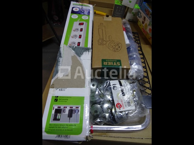 Diverse artikelen (stekkerdozen, verfbakjes, spuitpistool, ... (zie details) - afbeelding 6 van  7