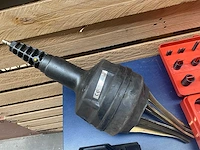 Diverse auto mechanica gereedschappen en toebehoren - afbeelding 5 van  11
