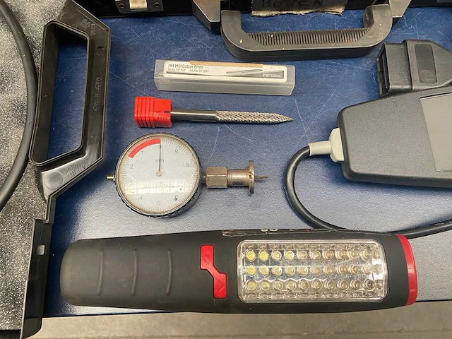 Diverse auto mechanica gereedschappen en toebehoren - afbeelding 11 van  11