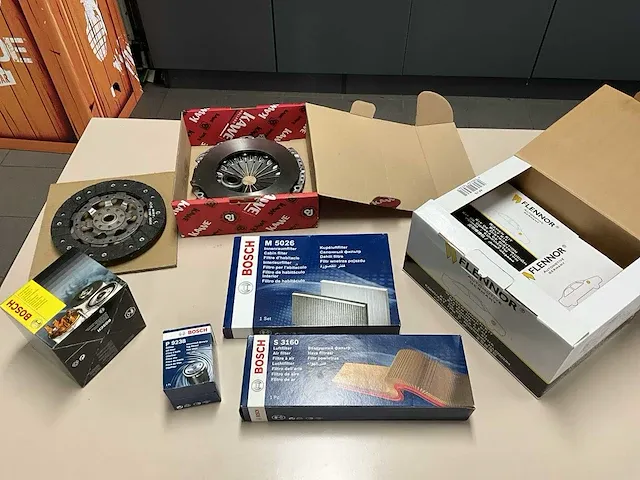 Diverse auto onderdelen - afbeelding 1 van  11