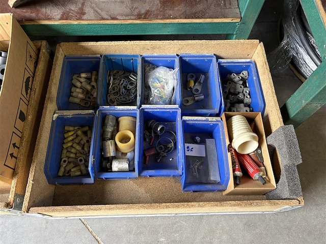 Diverse bakjes met inhoud - afbeelding 1 van  4