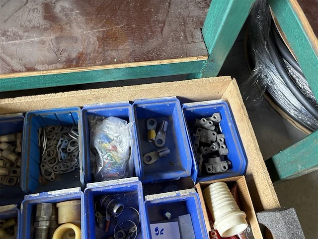 Diverse bakjes met inhoud - afbeelding 3 van  4
