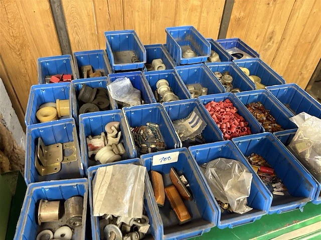 Diverse bakjes met inhoud - afbeelding 1 van  9
