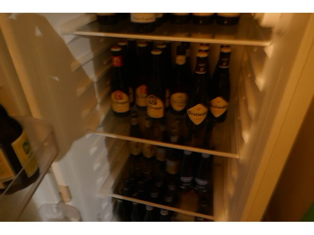 Diverse bakken drank en leeggoed - afbeelding 2 van  11