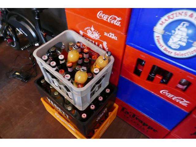 Diverse bakken drank en leeggoed - afbeelding 5 van  11