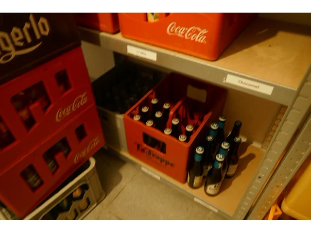 Diverse bakken drank en leeggoed - afbeelding 10 van  11