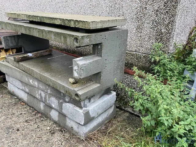 Diverse betonblokken - afbeelding 2 van  3