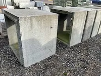 Diverse betonnen ophogingen - afbeelding 3 van  6