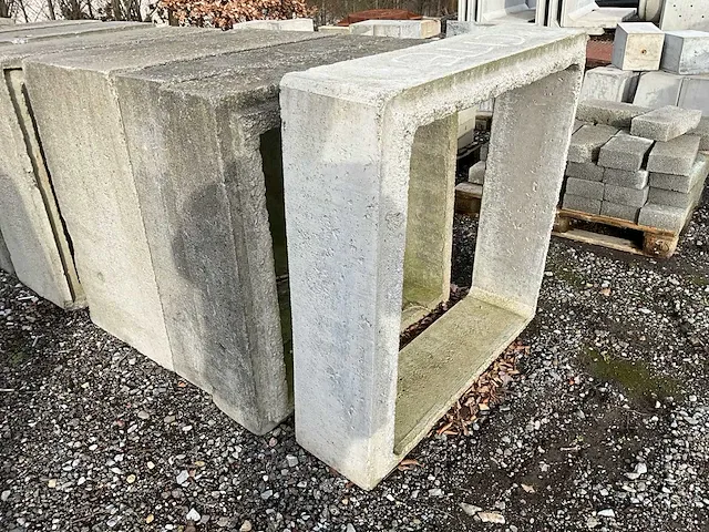Diverse betonnen ophogingen - afbeelding 6 van  6