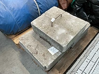 Diverse betonvoeten (7x) - afbeelding 1 van  2