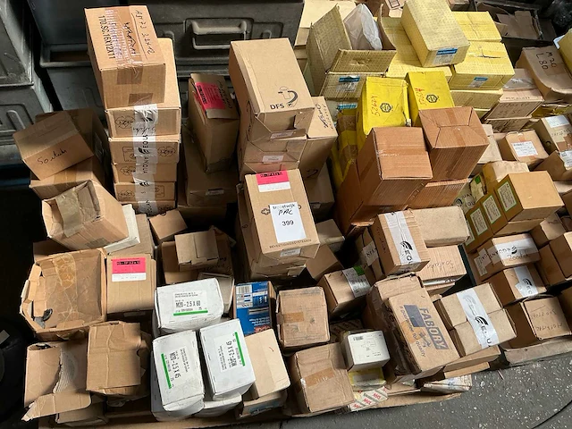 Diverse bevestigingsmaterialen - afbeelding 1 van  6