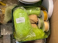 Diverse bloemschik- en chemie knutselmaterialen - afbeelding 9 van  26