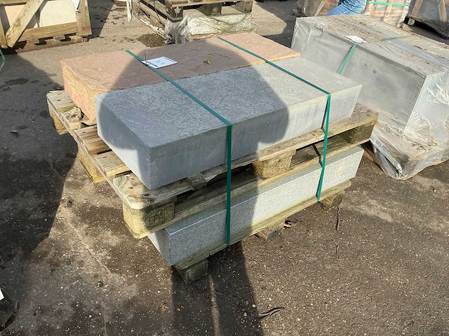 Diverse boordstenen (4x) - afbeelding 1 van  4