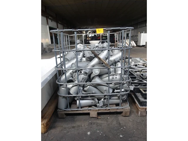 Diverse bouwmaterialen + klein elektro - afbeelding 1 van  36