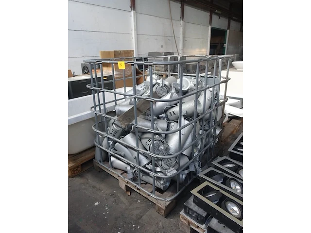 Diverse bouwmaterialen + klein elektro - afbeelding 12 van  36