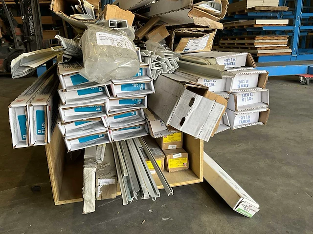Diverse bouwmaterialen stukadoors materiaal - afbeelding 4 van  11