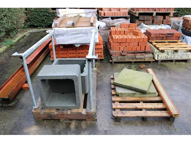 Diverse bouwmaterialen - afbeelding 1 van  3