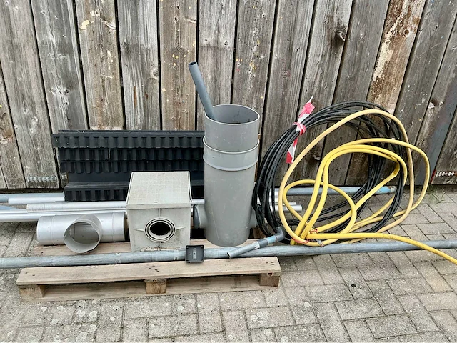 Diverse bouwmaterialen. - afbeelding 9 van  11