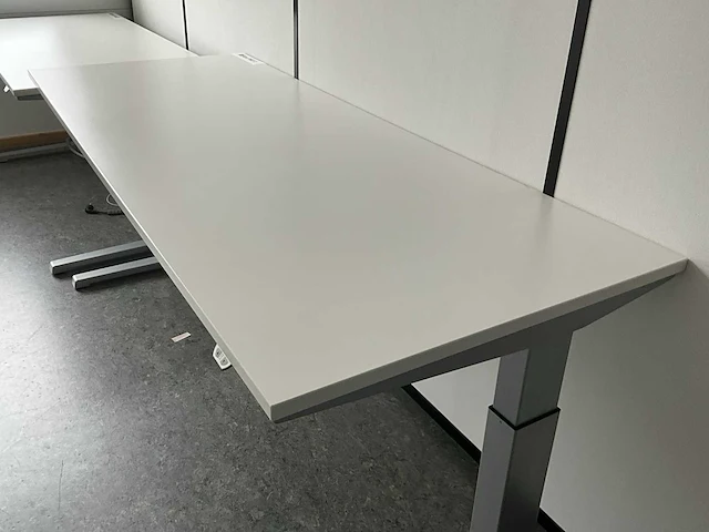 Diverse bureaus steelcase activa lift 2 - afbeelding 2 van  5