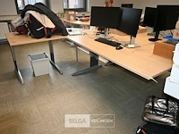 Diverse bureautafels en 4 stoelen - afbeelding 2 van  10