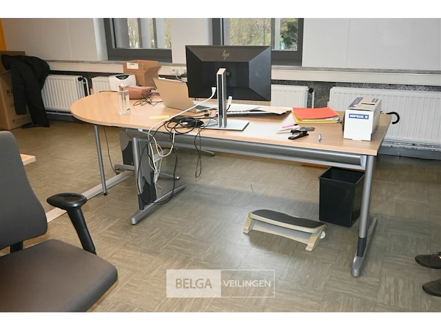 Diverse bureautafels en 4 stoelen - afbeelding 3 van  10