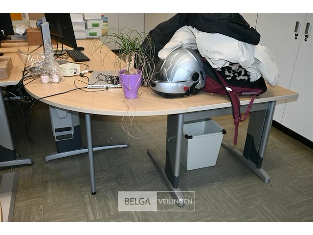 Diverse bureautafels en 4 stoelen - afbeelding 4 van  10