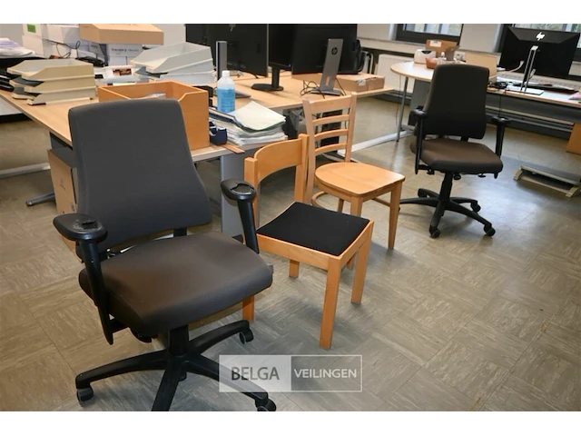 Diverse bureautafels en 4 stoelen - afbeelding 5 van  10
