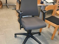 Diverse bureautafels en 4 stoelen - afbeelding 6 van  10