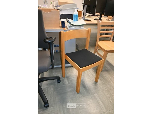 Diverse bureautafels en 4 stoelen - afbeelding 7 van  10