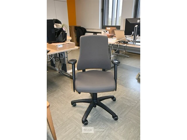 Diverse bureautafels en 4 stoelen - afbeelding 9 van  10