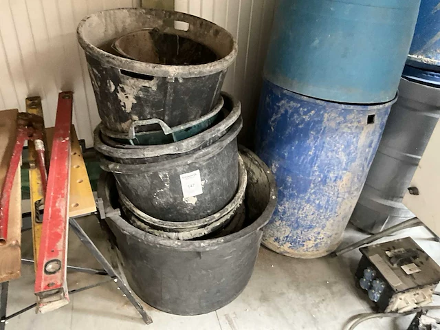 Diverse cementkuipen (9x) - afbeelding 2 van  5