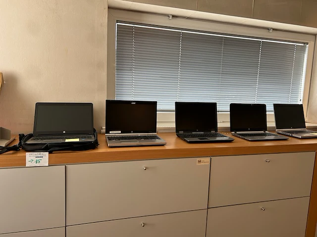 Diverse computers en toebehoren - afbeelding 1 van  9