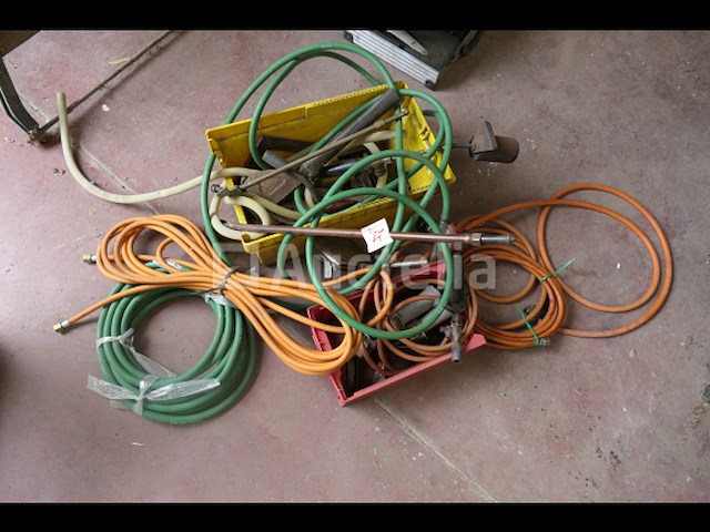 Diverse dakbedekkingsgereedschappen; fakkels... - afbeelding 5 van  5