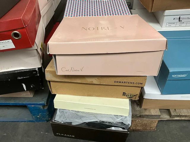 Diverse damesschoenen (105 paar) - afbeelding 9 van  30