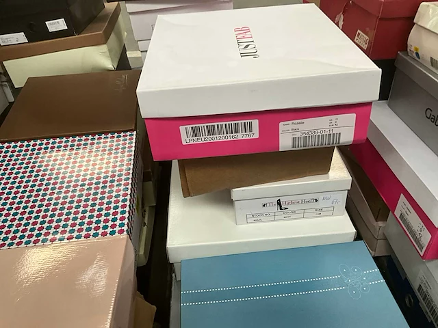 Diverse damesschoenen (105 paar) - afbeelding 11 van  30