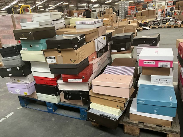 Diverse damesschoenen (105 paar) - afbeelding 1 van  30