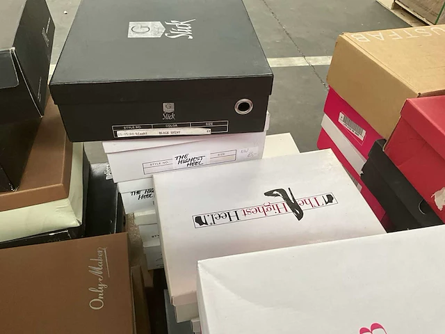 Diverse damesschoenen (105 paar) - afbeelding 14 van  30