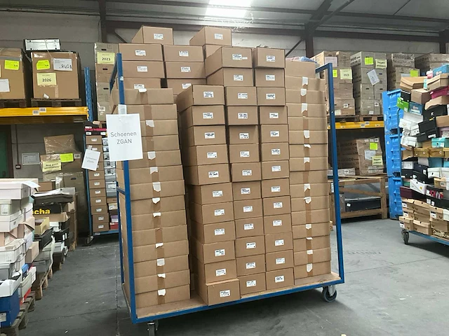 Diverse damesschoenen (127 paar) - afbeelding 1 van  29