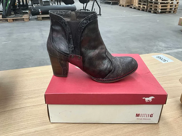 Diverse damesschoenen (162 paar) - afbeelding 3 van  31