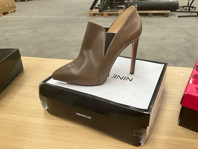 Diverse damesschoenen (162 paar) - afbeelding 29 van  31