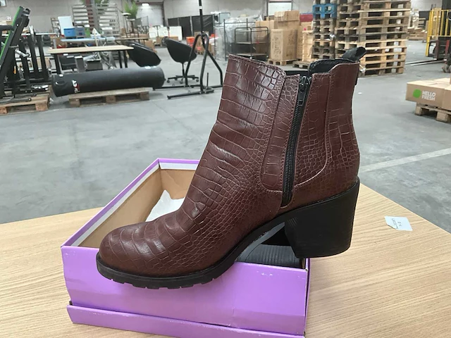 Diverse damesschoenen (162 paar) - afbeelding 30 van  31