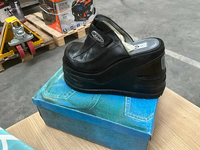 Diverse damesschoenen (175 paar) - afbeelding 9 van  40