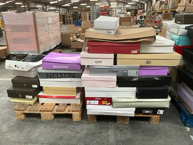 Diverse damesschoenen (60 paar) - afbeelding 1 van  16